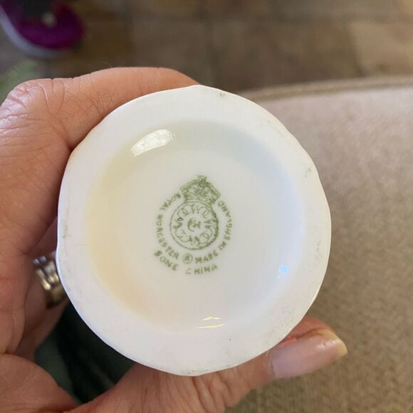 - Irish Belleek Mini Pitcher Leaf Pattern - Picture 4 of 4